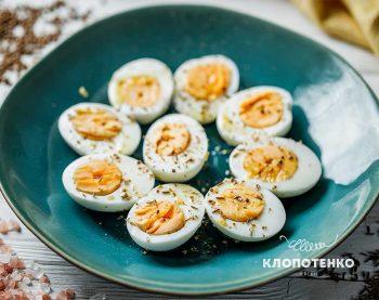 Яйця з ароматною сіллю