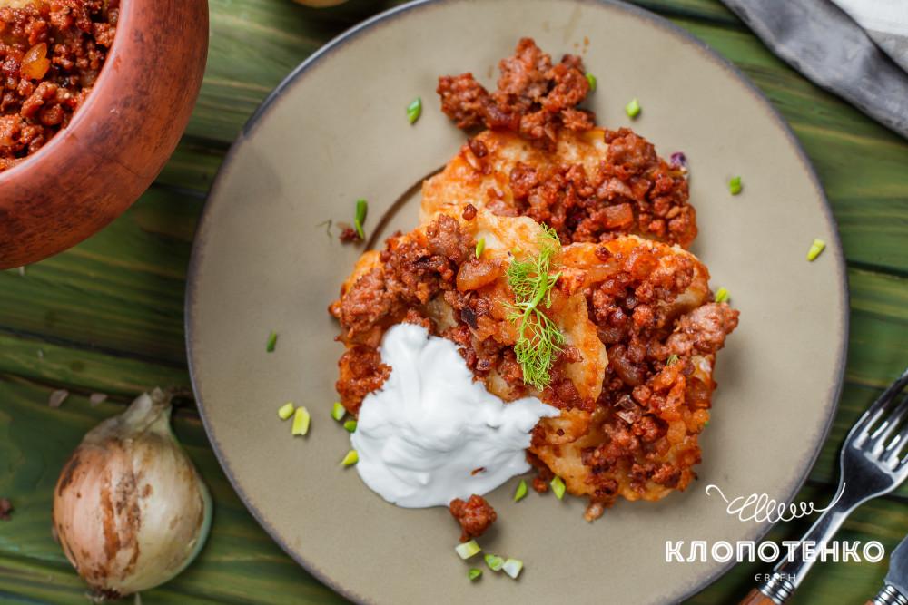 деруни, запечені з фаршем