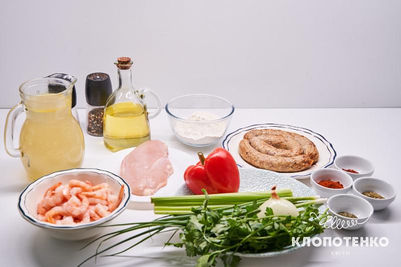 гамбо с креветками и колбасой
