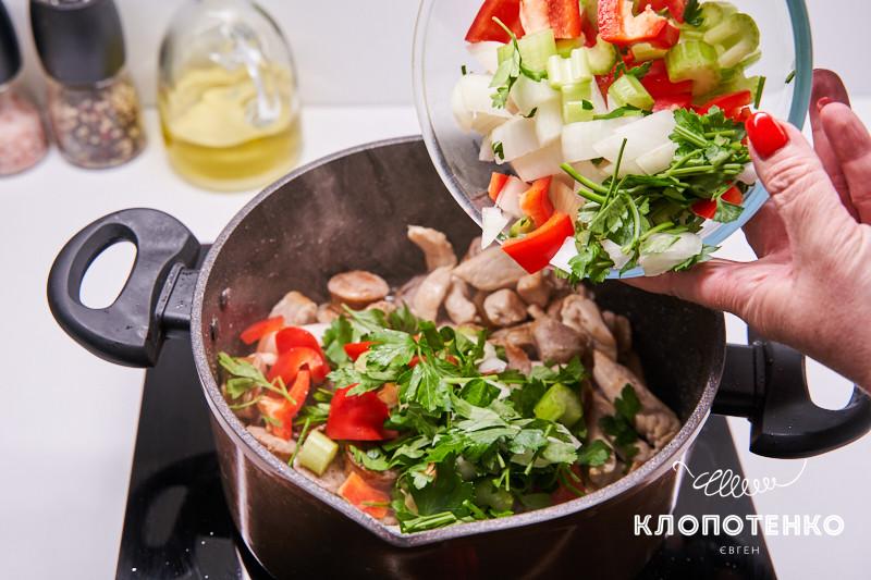 гамбо с креветками и колбасой