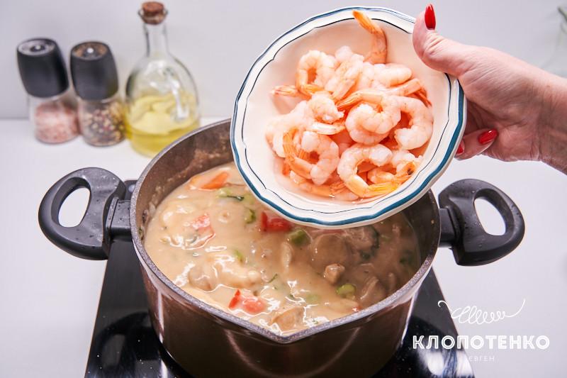 гамбо с креветками и колбасой