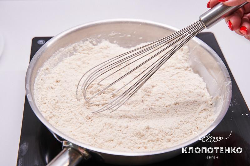 гамбо с креветками и колбасками