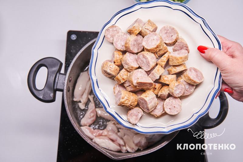 гамбо с креветками и колбасой