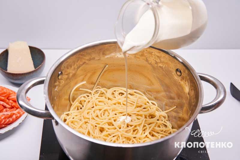 Влейте сливки