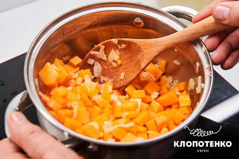 Pumpkin-soup-with-chili 4