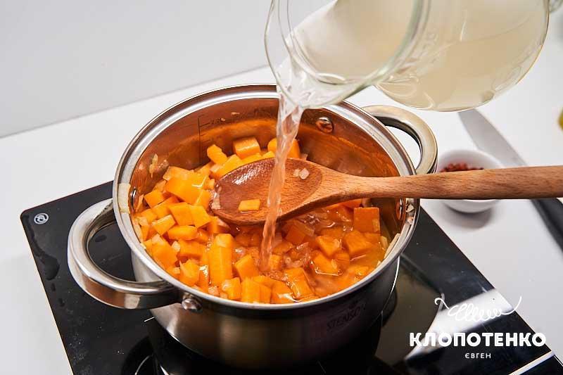 Pumpkin-soup-with-chili 5