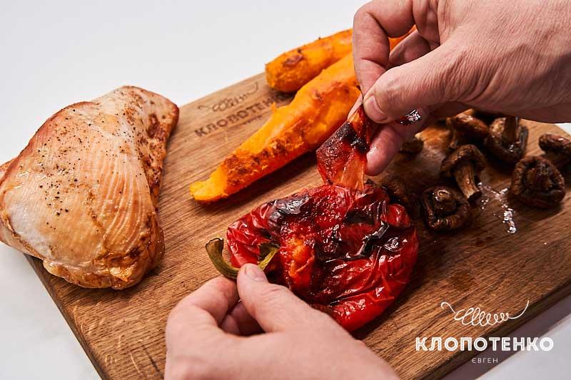 Снимите кожуру с перца