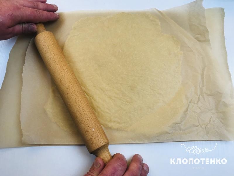 Розкочуємо тісто для тарта