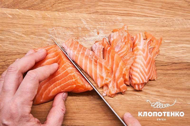 Bagels with cream cheese and salmon 9