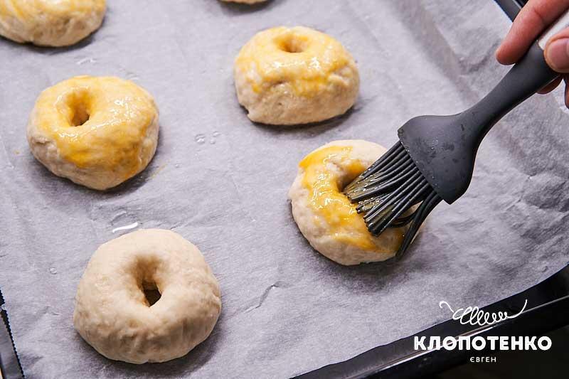 Bagels with cream cheese and salmon 7