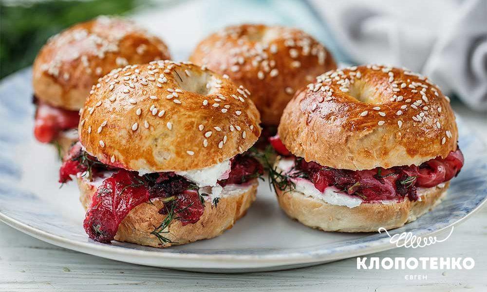 Bagels with cream cheese and salmon