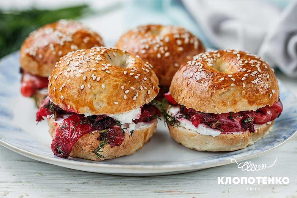 Bagels with cream cheese and salmon