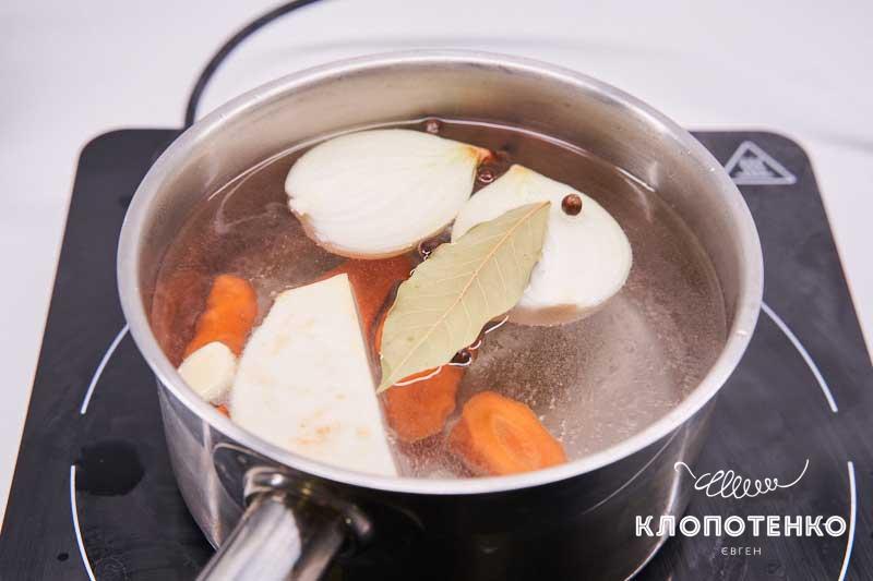 Сварите овощной бульон