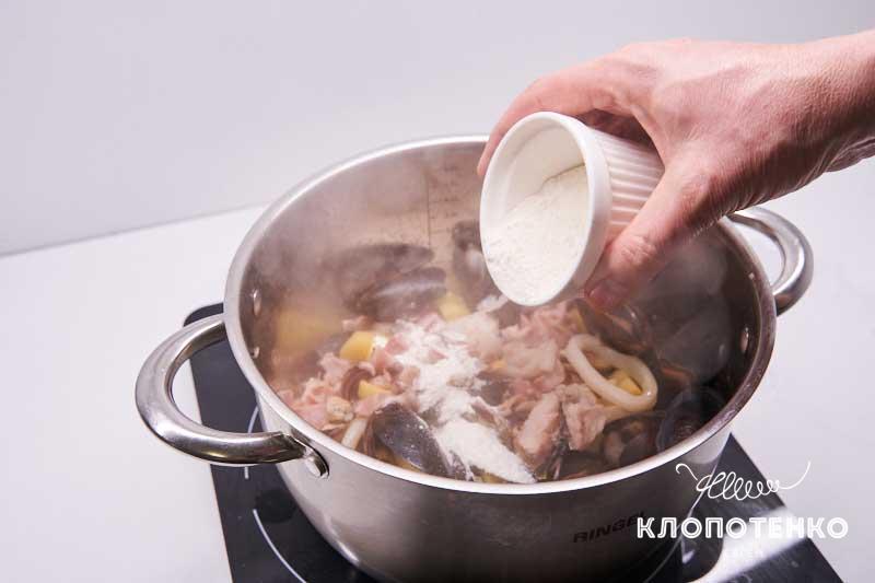 Добавьте муку