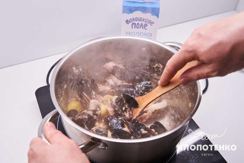 Перемешайте лопаткой