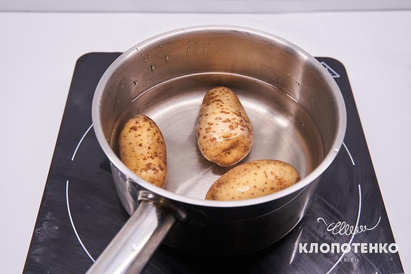 салат с сельдью, картофелем и яблоком