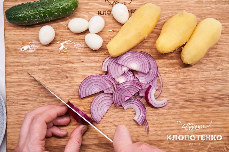 салат с сельдью, картофелем и яблоком