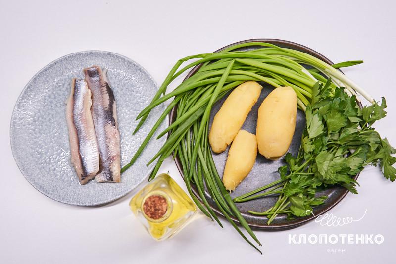 Простой салат из селедки, картофеля