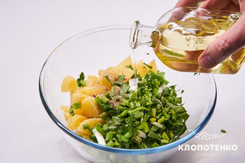 Простой салат из селедки, картофеля