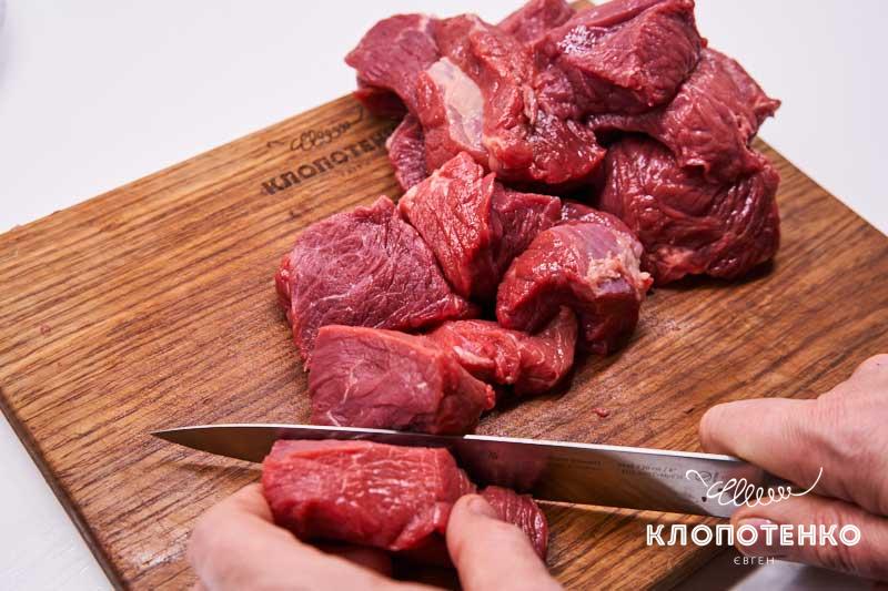 Нарежьте мясо