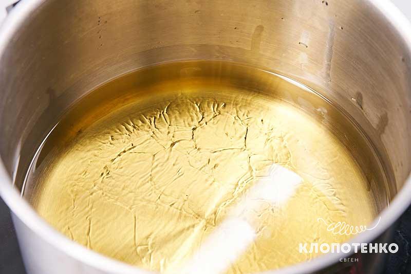 Разогрейте масло для фритюра