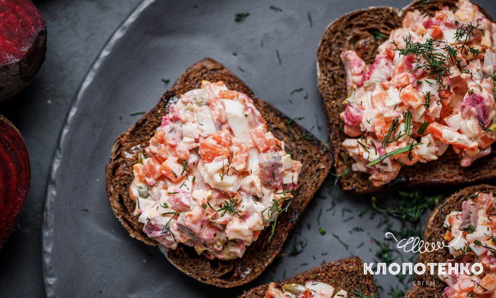 Вместо селедки под шубой. Закуска с селедкой, каперсами и майонезом