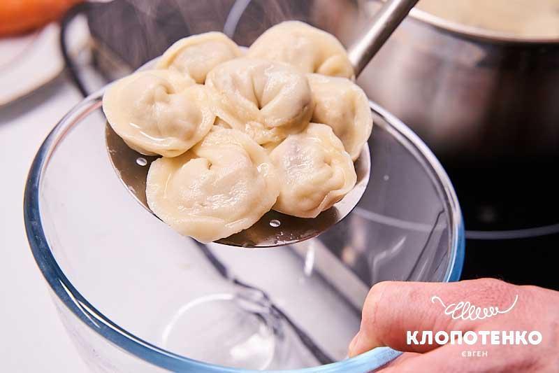 Переложите в миску