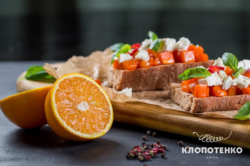 Брускетты с тыквой и сыром фета