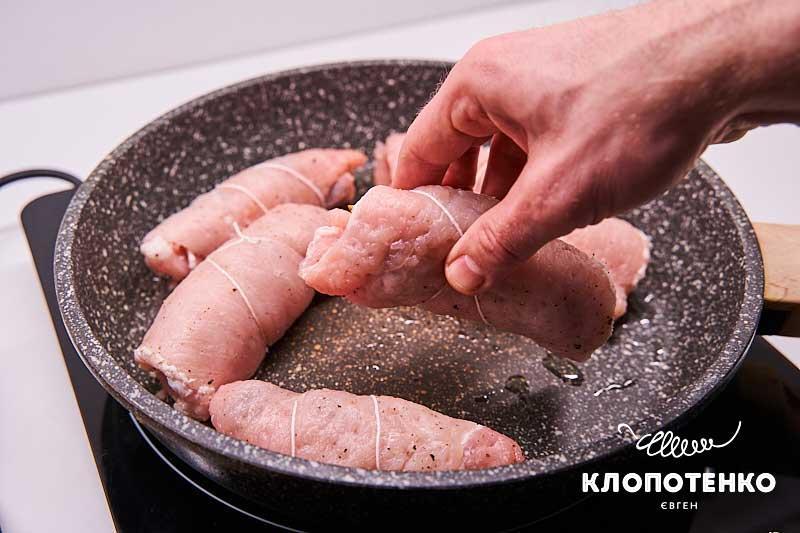 Обжарьте крученики