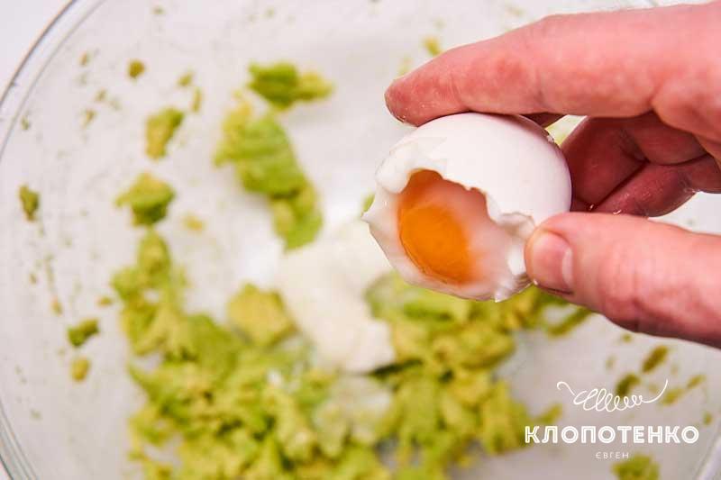 Выложите яйца