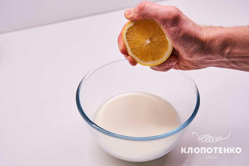 Добавьте сок лимона