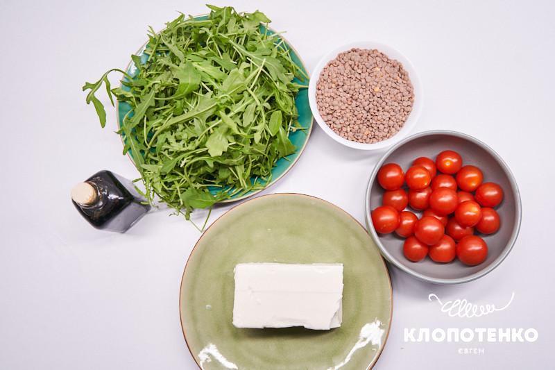 Lentils, arugula and feta cheese salad