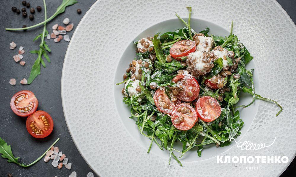 Lentils, arugula and feta cheese salad