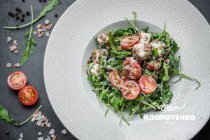 Lentils, arugula and feta cheese salad