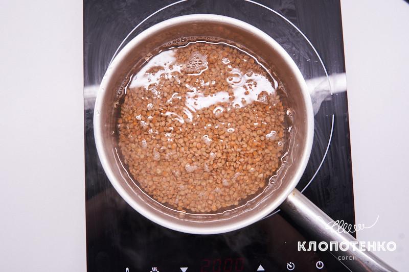 салат с чечевицей и рукколой