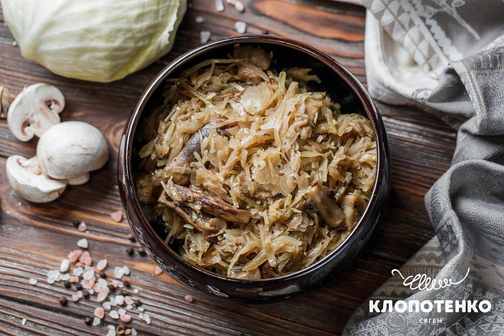 тушеная капуста с тмином и грибами