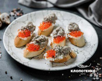 Канапе з грибами та ікрою
