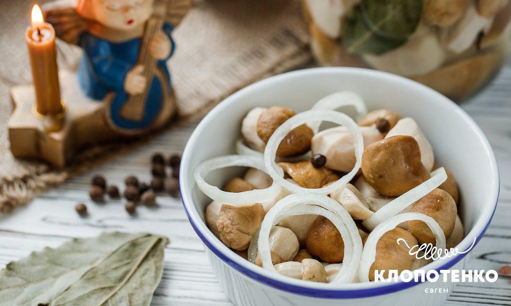 белые маринованные грибы