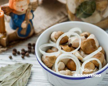 мариновані білі гриби