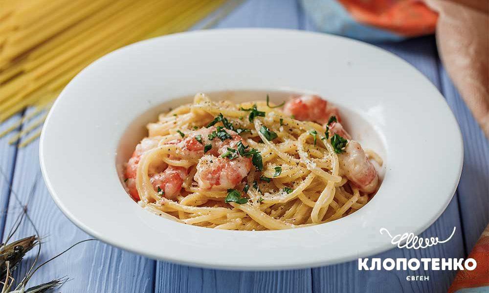 Pasta with prawns and cream sauce