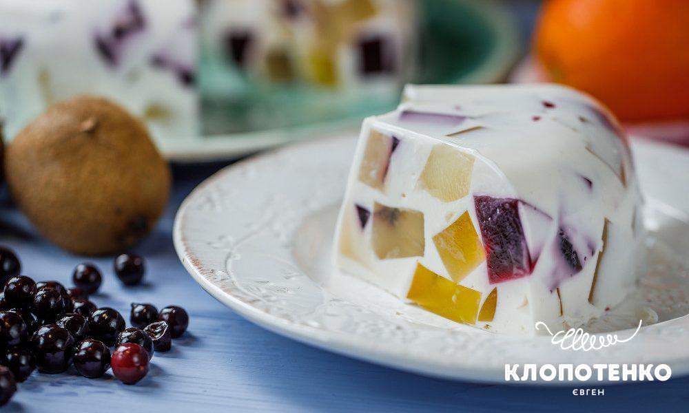 торт-желе бите скло