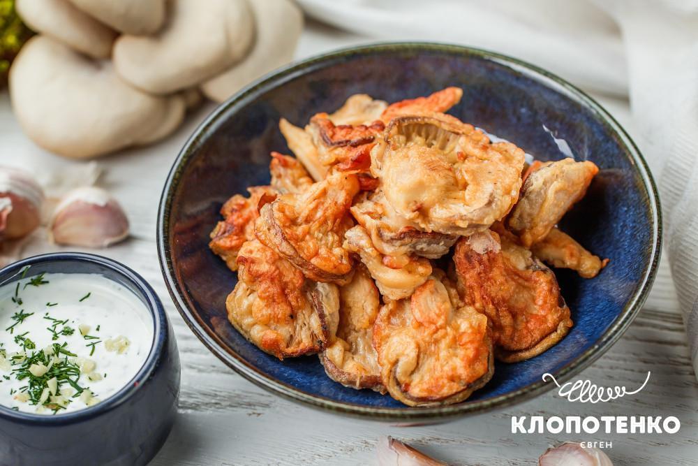 Batter-fried oyster mushrooms