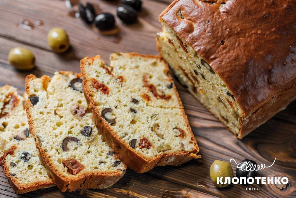 кекс з маслинами та оливками