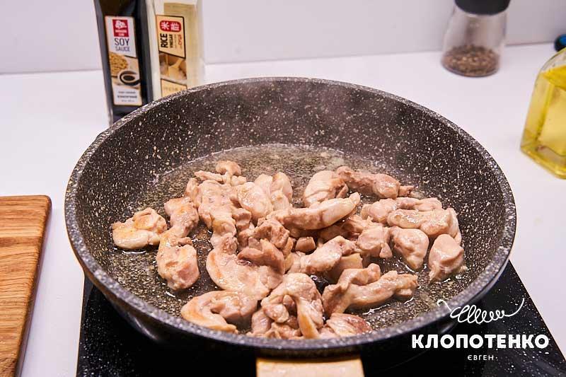 Обжарьте мясо