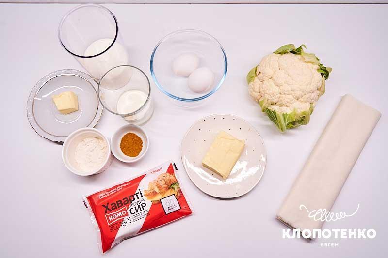 Подготовьте все ингредиенты для приготовления вкусного пирога из цветной капусты