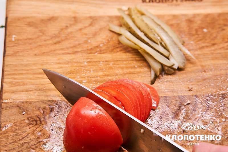 Нарежьте овощи