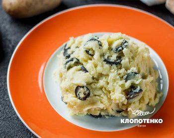 Ароматна та смачна: рецепт вареної картоплі з оливками