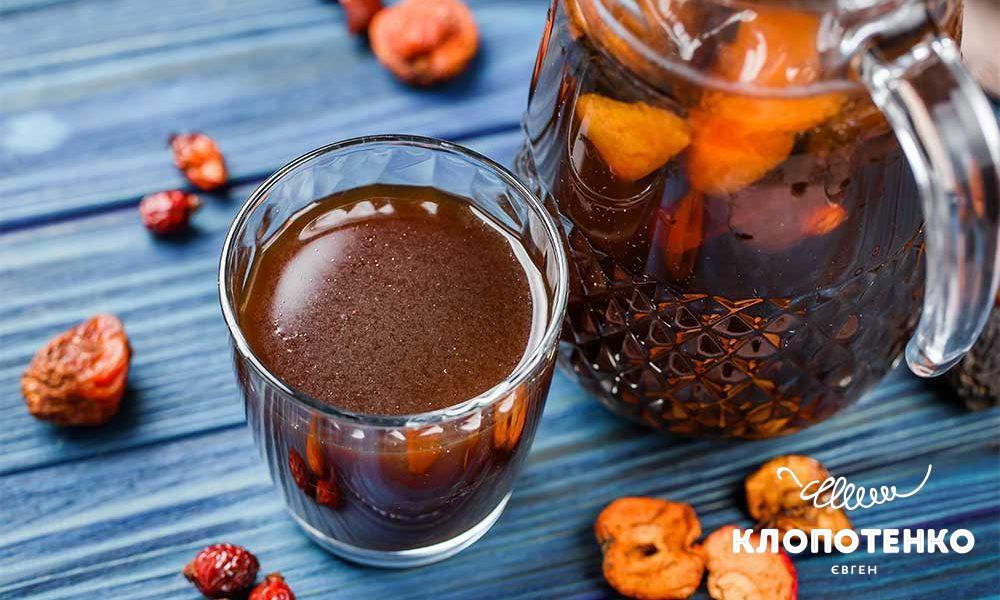 Mulled uzvar (dried fruit drink)