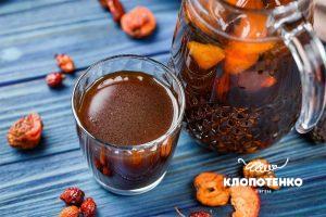 Mulled uzvar (dried fruit drink)