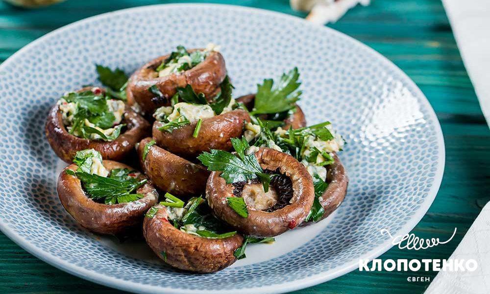 baked-mushrooms-with-dorblu-and-garlic